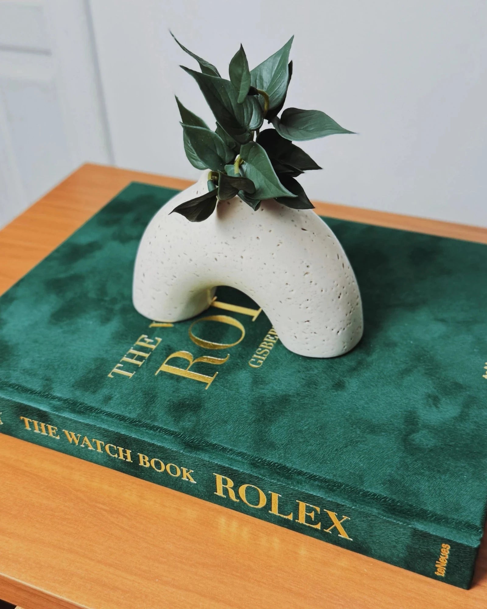 Livro Rolex -  The Watch Book (3rd Updated And Extended Edition) - Modern Mood [WEBP]