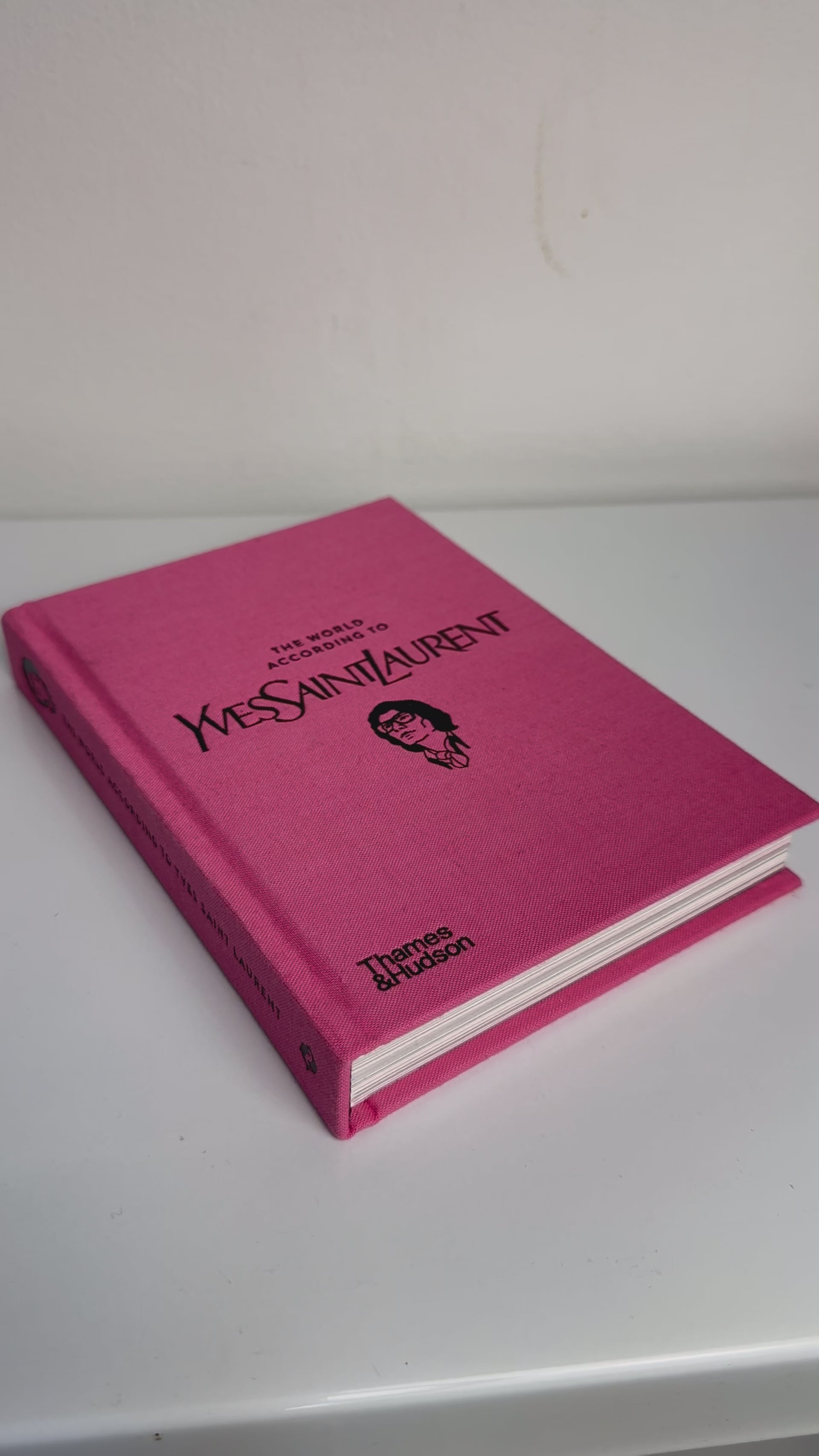 Livro The World According to Yves Saint Laurent - Thames & Hudson